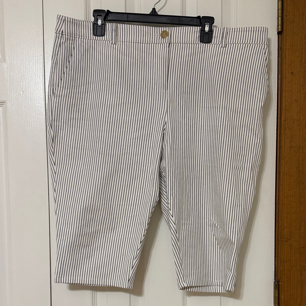 LOFT  16P - White Cropped Pants with Black Pinstripes